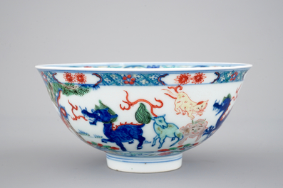 A Chinese porcelain wucai dragon bowl, 19/20th C.