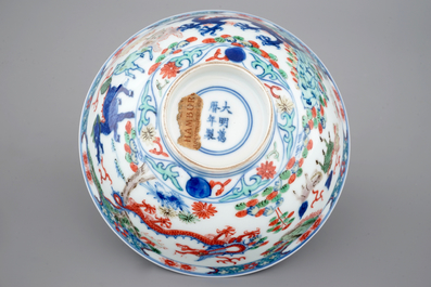 A Chinese porcelain wucai dragon bowl, 19/20th C.
