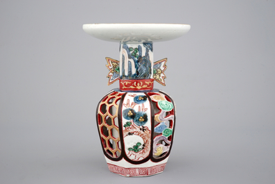 Een Japanse ajour bewerkte polychrome vaas, Arita, 18e eeuw