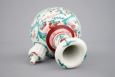 Un kendi en porcelaine de Japon, Kutani, 17&egrave;me