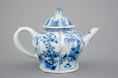 Une th&eacute;i&egrave;re en porcelaine de Chine, &eacute;poque Kangxi, ca. 1700
