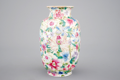 A  Chinese porcelain millefleurs vase, 19/20th C.