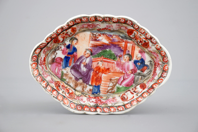 Een lot van 3 fijne Chinees porseleinen lepelhouders, Yongzheng of Qianlong, 18e eeuw
