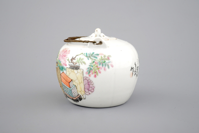 A Chinese Qianjiang style teapot, 19/20th C.