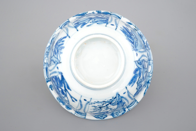 Een blauw-witte Chinese kraakporseleinen kraaienkom, Wan-Li, Ming dynastie