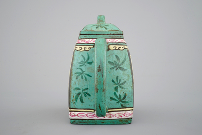 Une th&eacute;i&egrave;re en Yixing emaill&eacute;, Chine, 18/19&egrave;me
