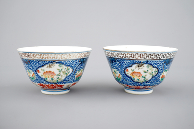 Une paire de bols en porcelaine de Chine finement d&eacute;cor&eacute;s, 19&egrave;me