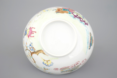 A fine Chinese famille rose bowl with a garden scene, Yongzheng, 1722-1735