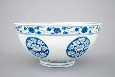 A blue and white Chinese porcelain bowl, Ming, 16th C.