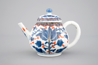 A Chinese imari and gilt teapot, Kangxi, ca. 1700