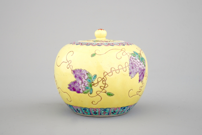 A Chinese yellow ground Dayazhai style bowl and cover, 19/20th C.