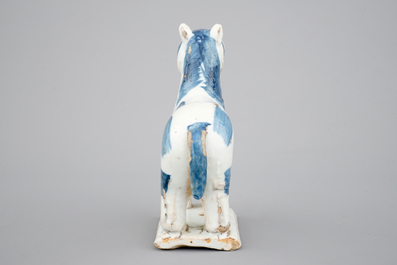 Un cheval en porcelaine de Chine pour le march&eacute; hollandais, 18&egrave;me