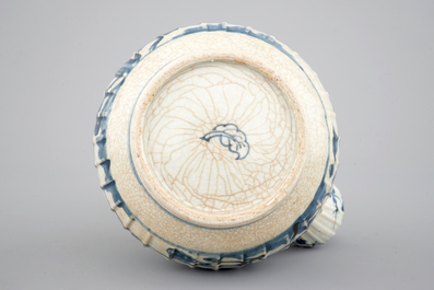 A Japanese Arita porcelain kendi, 17/18th C.