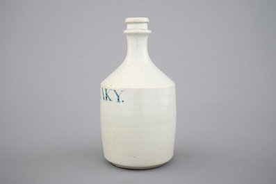 A Japanese porcelain sake bottle inscribed Japansch Zaky, 17/18th C.