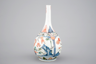 Un vase de forme bouteille de style Kakiemon, Japon, 17/18&egrave;me