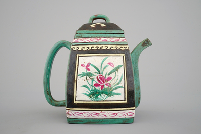 A Chinese enamelled Yixing teapot with floral decoration, 18/19th C.
