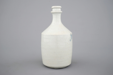 A Japanese porcelain sake bottle inscribed Japansch Zaky, 17/18th C.