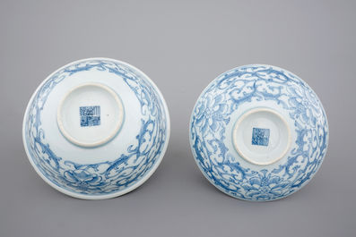 A blue and white Chinese porcelain bowl and cover, 19th C.