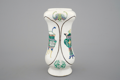 Een zeldzame Chinese albarello-vormige vaas, 19e eeuw