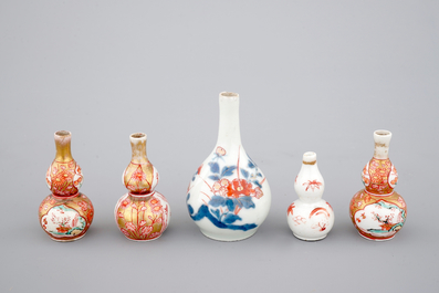 A set of five Japanese porcelain miniature doll house vases, 17/18th C.