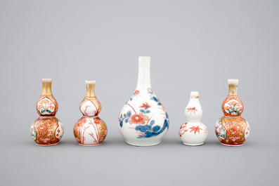 A set of five Japanese porcelain miniature doll house vases, 17/18th C.