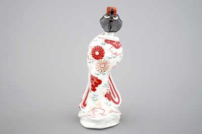 Une figure d'une bijin en porcelaine de Japon, 18&egrave;me
