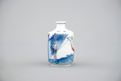 A Chinese blue and underglaze red porcelain snuff bottle with a camel, 18/19th C.