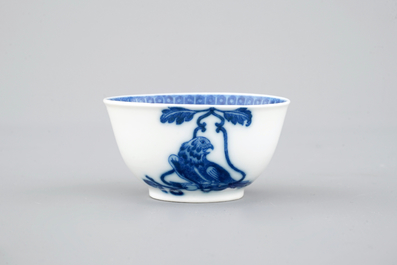 Un sorbet et soucoupe en porcelaine de Chine pour l'export: &quot;Le perroquet sur une branche&quot;, Qianlong, ca. 1740