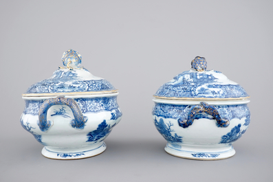 Twee Chinese vergulde en blauw-witte exportporseleinen terrines, Qianlong, 18e eeuw