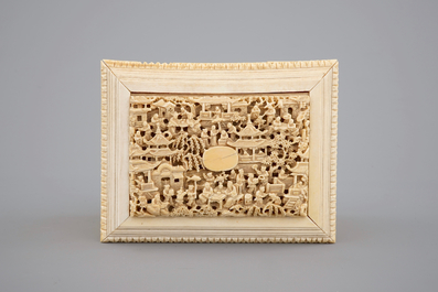A fine Chinese carved ivory casket, Canton, 19th C.