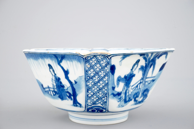 Een Chinese blauw-witte porseleinen vierkante kom, Kangxi, ca. 1700