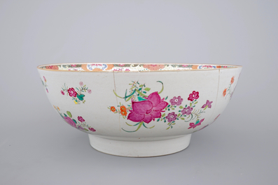 A massive Chinese famille rose export porcelain bowl with flowers, Qianliong, 18th C.