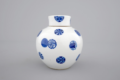 A Chinese blue and white globular jar with cover on a wooden stand, early 19th C.