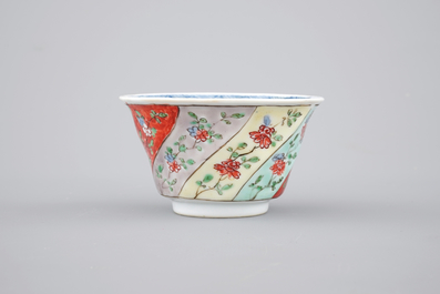 Une tasse et soucoupe en porcelaine de Chine famille verte, Kangxi, ca. 1700