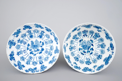 A pair of blue and white Chinese porcelain bowls with floral decoration, Kangxi, ca. 1700
