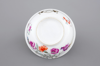 A fine Chinese armorial cup and two saucers, Qianlong, 18th C.