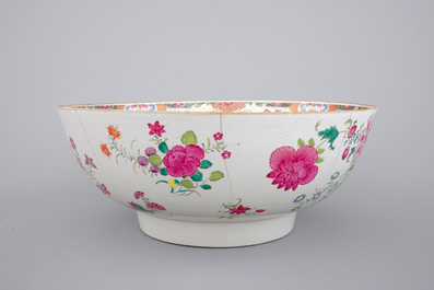 A massive Chinese famille rose export porcelain bowl with flowers, Qianliong, 18th C.