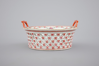 A fine Chinese famille rose open-worked basket on stand, Qianlong, 18th C.