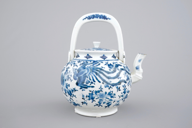 A Japanese blue and white arita porcelain sake ewer, 17/18th C