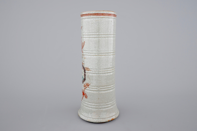 Un vase chinois cylindrique en gr&egrave;s craquel&eacute;, 19&egrave;me