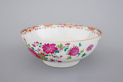 A massive Chinese famille rose export porcelain bowl with flowers, Qianliong, 18th C.