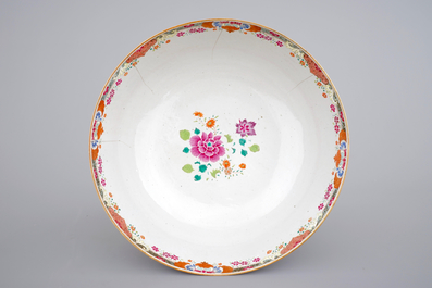 A massive Chinese famille rose export porcelain bowl with flowers, Qianliong, 18th C.