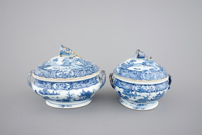 Twee Chinese vergulde en blauw-witte exportporseleinen terrines, Qianlong, 18e eeuw