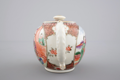 Een Chinese exportporseleinen theepot met mandarijnendecor, 18e eeuw
