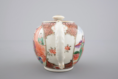 Une th&eacute;i&egrave;re en porcelaine de Chine au d&eacute;cor mandarin, &eacute;poque Qianlong, 18&egrave;me