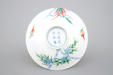 Un bol en porcelaine de Chine doucai, 19&egrave;me