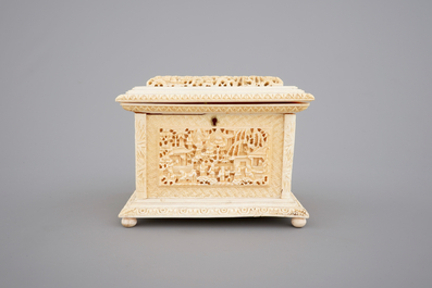 Een fijn Chinees ivoren koffertje, Canton, 19e eeuw