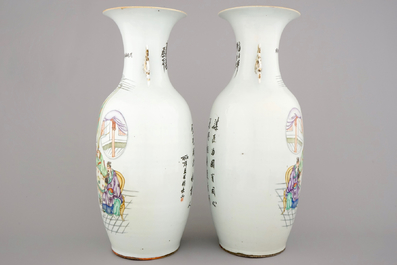 A pair of Chinese porcelain vases with palace interior scenes, 19/20th C.