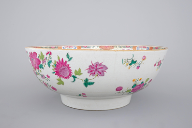 A massive Chinese famille rose export porcelain bowl with flowers, Qianliong, 18th C.