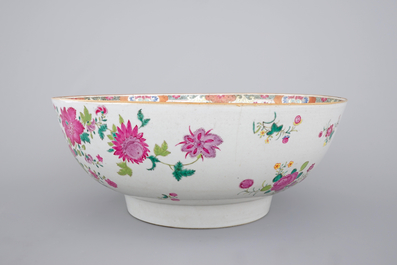 Un grand bol profond en porcelaine de Chine famille rose, Qianlong, 18&egrave;me